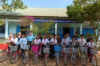 TIẾP NHẬN 10 XE ĐẠP CỦA CÁC NHÀ HẢO TÂM TRAO TẶNG CHO HỌC SINH NGHÈO HIẾU HỌC CỦA TRƯỜNG THCS ĐOÀN THỊ ĐIỂM.