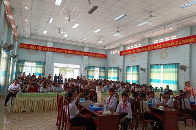 Chuyên đề cấp cụm ” Điều chế nước muối sinh lí” trang bị cho học sinh những phẩm chất, kĩ năng áp dụng dạy học vào thực tiễn, là cơ hội giao lưu, học hỏi giữa đồng nghiệp của các trường trong cụm.